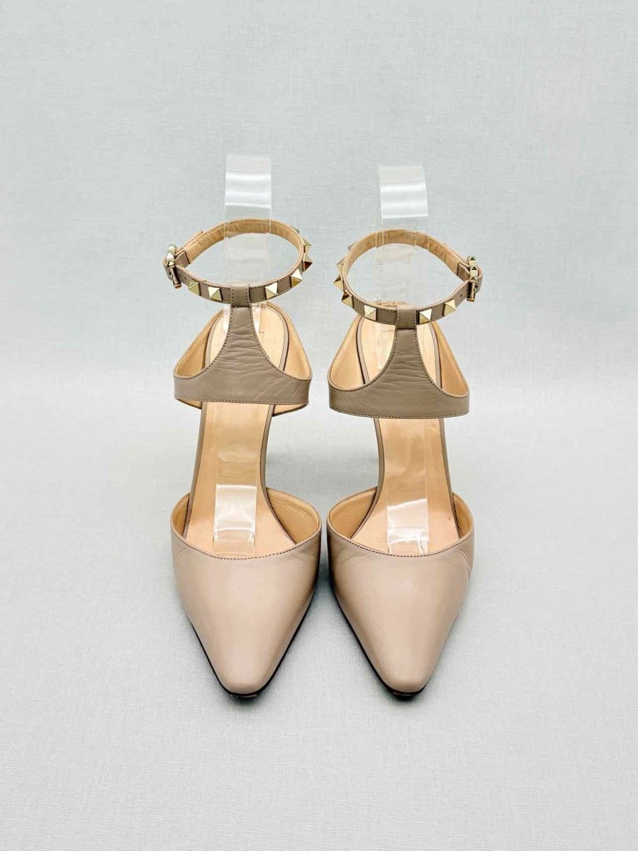 Pre-loved VALENTINO GARAVANI Rockstud Beige Size EU 39 Pumps at Reems Closet