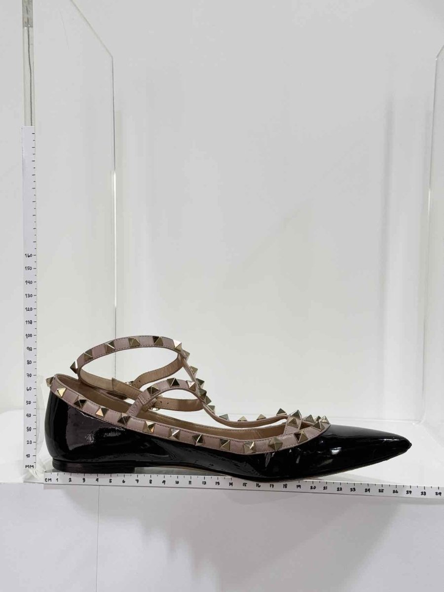 Pre - loved VALENTINO GARAVANI Rockstud Black Size EU 38.5 Flats at Reems Closet