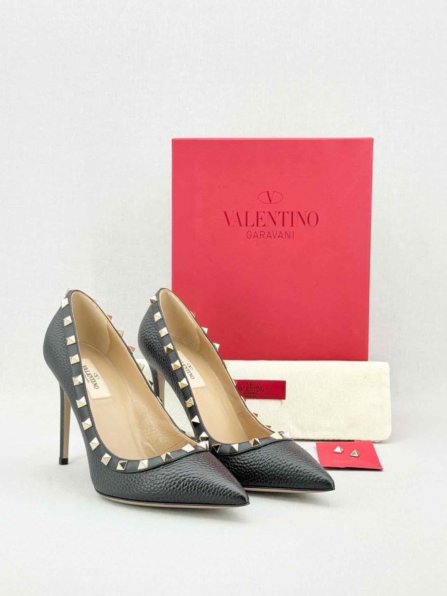 Pre - loved VALENTINO Rockstud Black Size EU 38.5 Pumps at Reems Closet
