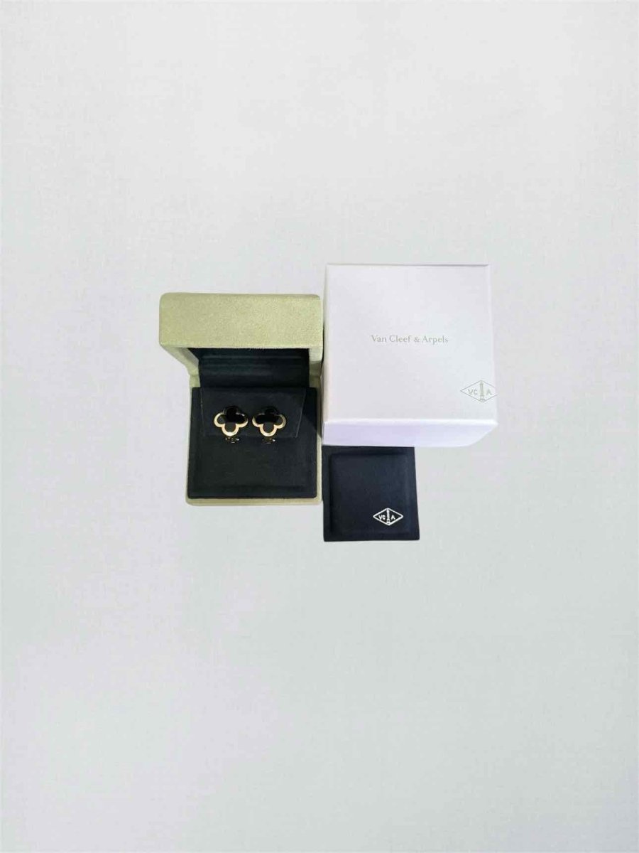 Pre-loved VAN CLEEF & ARPELS onyx 2pc Set at Reems Closet