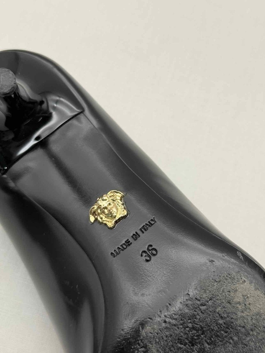 Pre-loved VERSACE Medusa Black Size EU 36 Pumps at Reems Closet