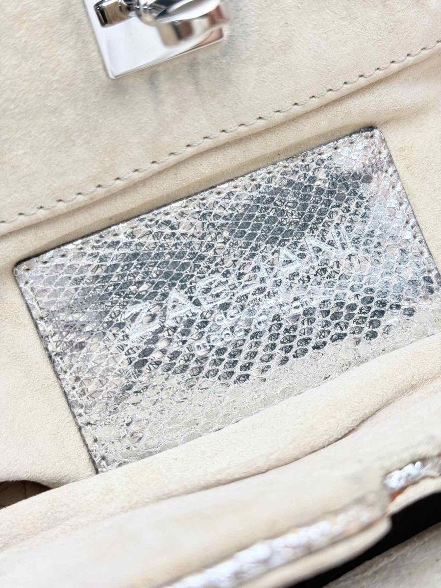 Pre - loved ZAGLIANI Metallic Silver Clutch at Reems Closet