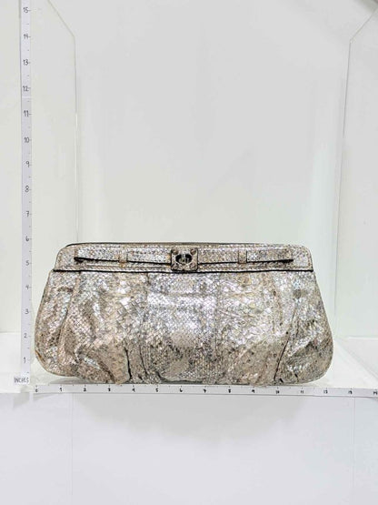 Pre - loved ZAGLIANI Metallic Silver Clutch at Reems Closet