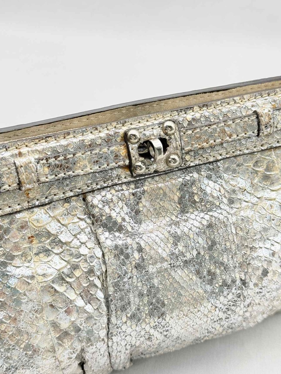 Pre - loved ZAGLIANI Metallic Silver Clutch at Reems Closet