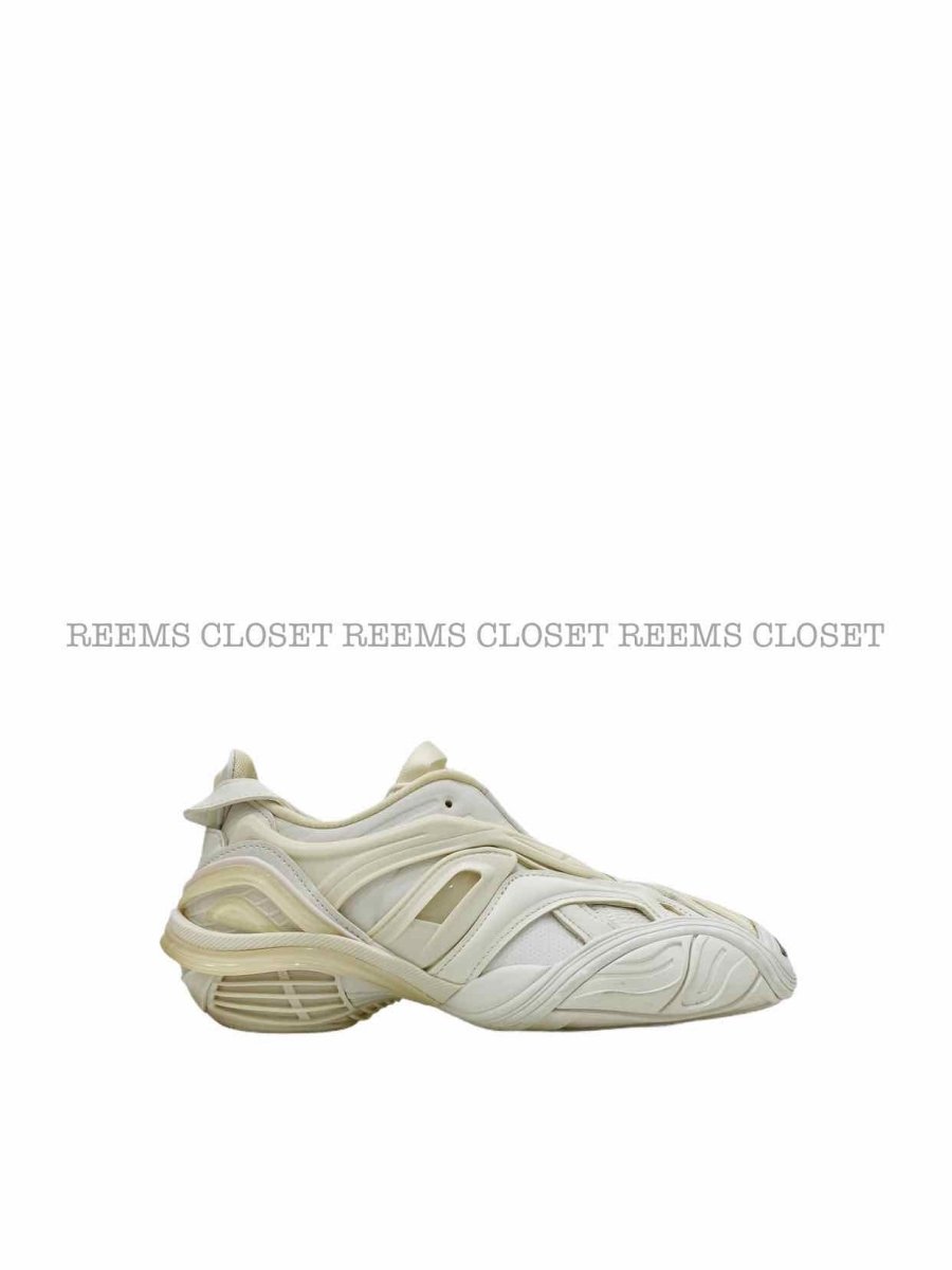 Pre-loved BALENCIAGA White Sneakers - Reems Closet